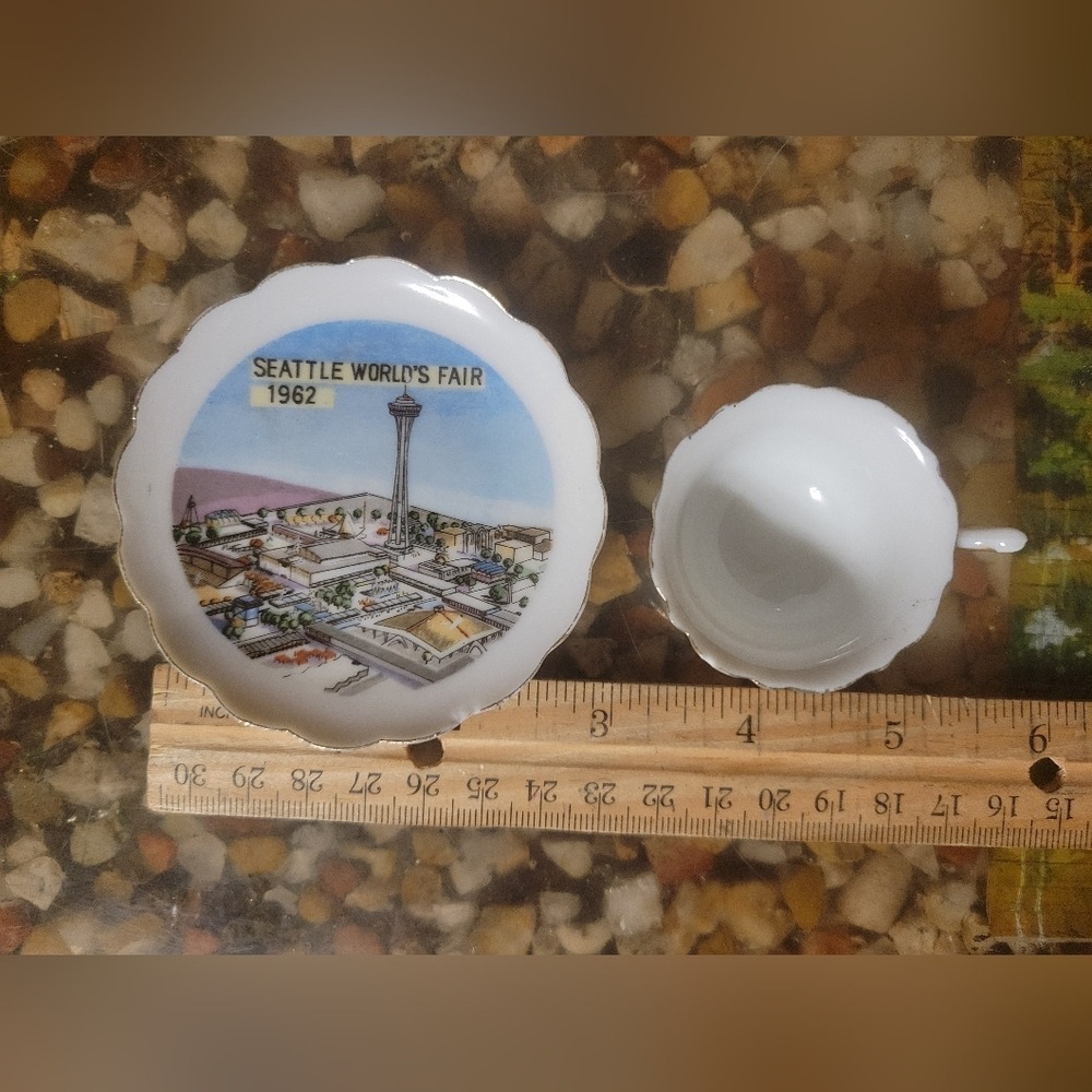 Vintage Seattle World's Fair 1962 collectors mini cup & Saucer Ceramics‎ Japan